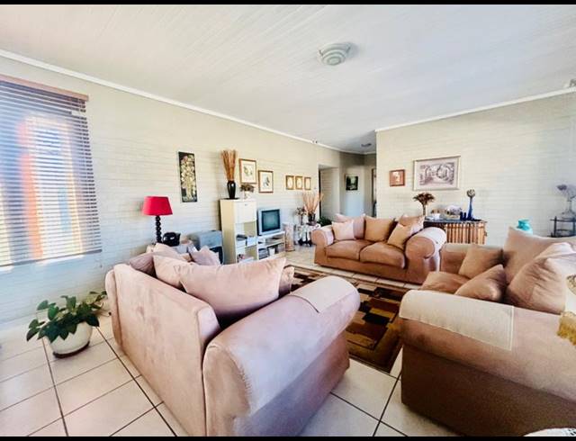 4 BEDROOM HOUSE FOR SALE IN VANDERBIJLPARK SW 1